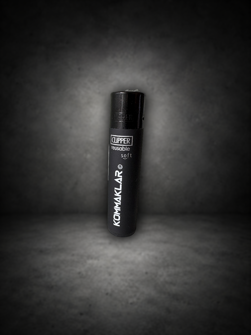 KOMMAKLAR® - MONOCHROME CLIPPER FEUERZEUG (2026)