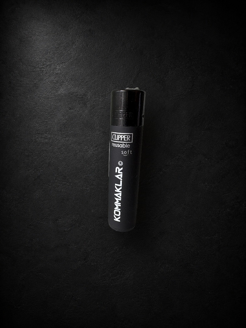 KOMMAKLAR® - MONOCHROME CLIPPER FEUERZEUG